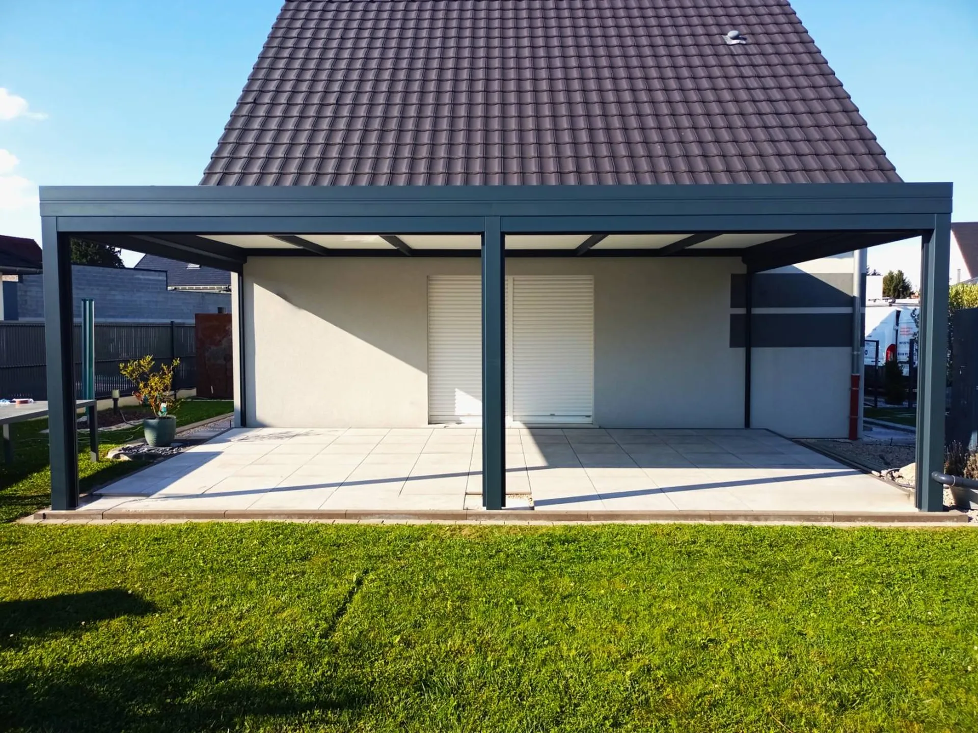 Pergola toit en panneaux pleins