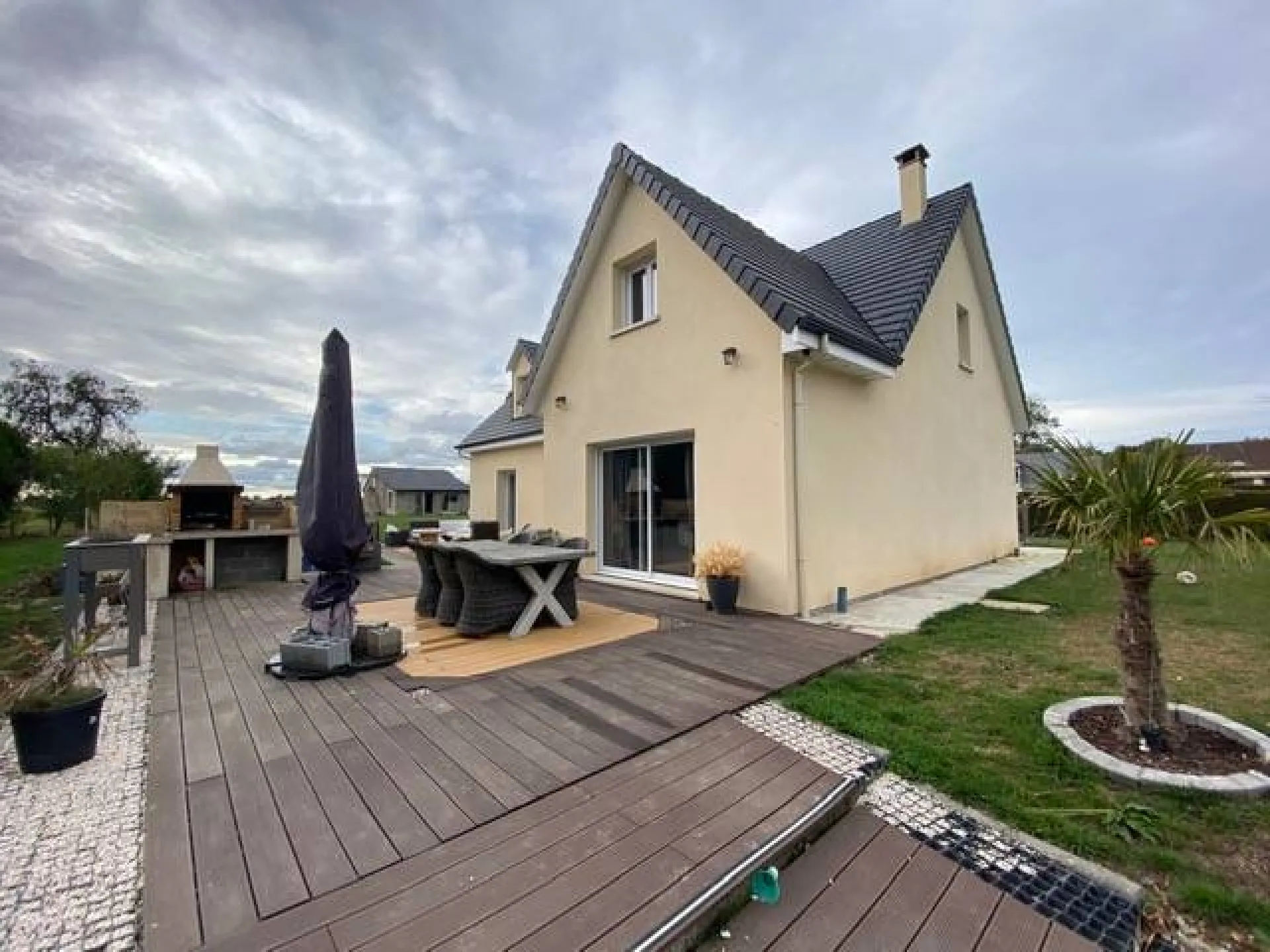 A acheter superbe maison contemporaine de 170 m² sur 7000 m² de terrain avec dépendance de 80m² proche Le Neubourg 27110