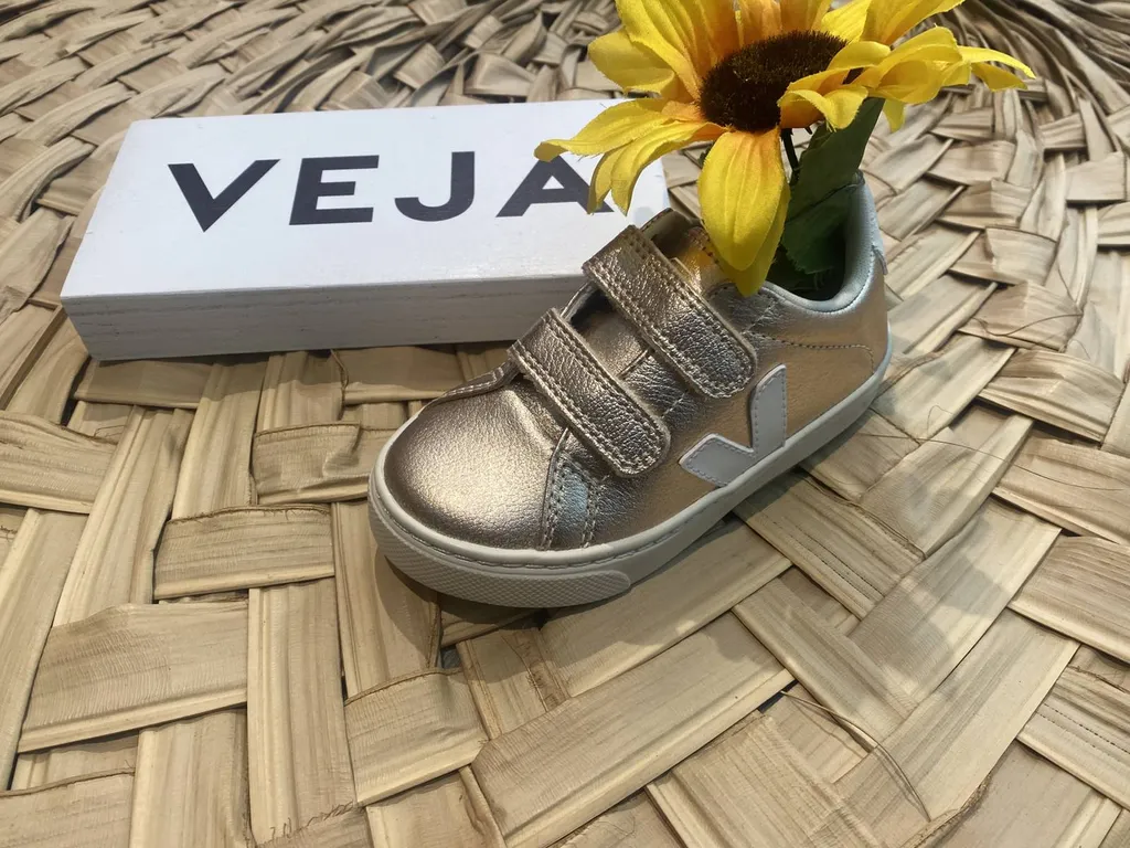 tennis doré pour enfants près de Caudéran