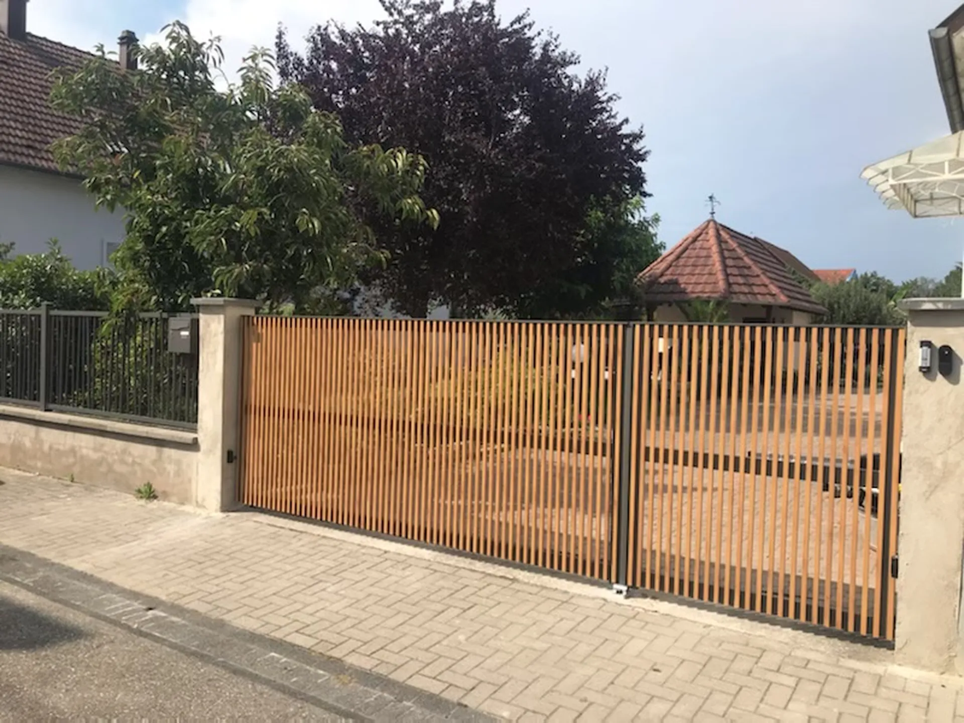 Sécurisez votre maison avec une clôture alu pleine ou ajourée de fabrication française dans le territoire de Belfort