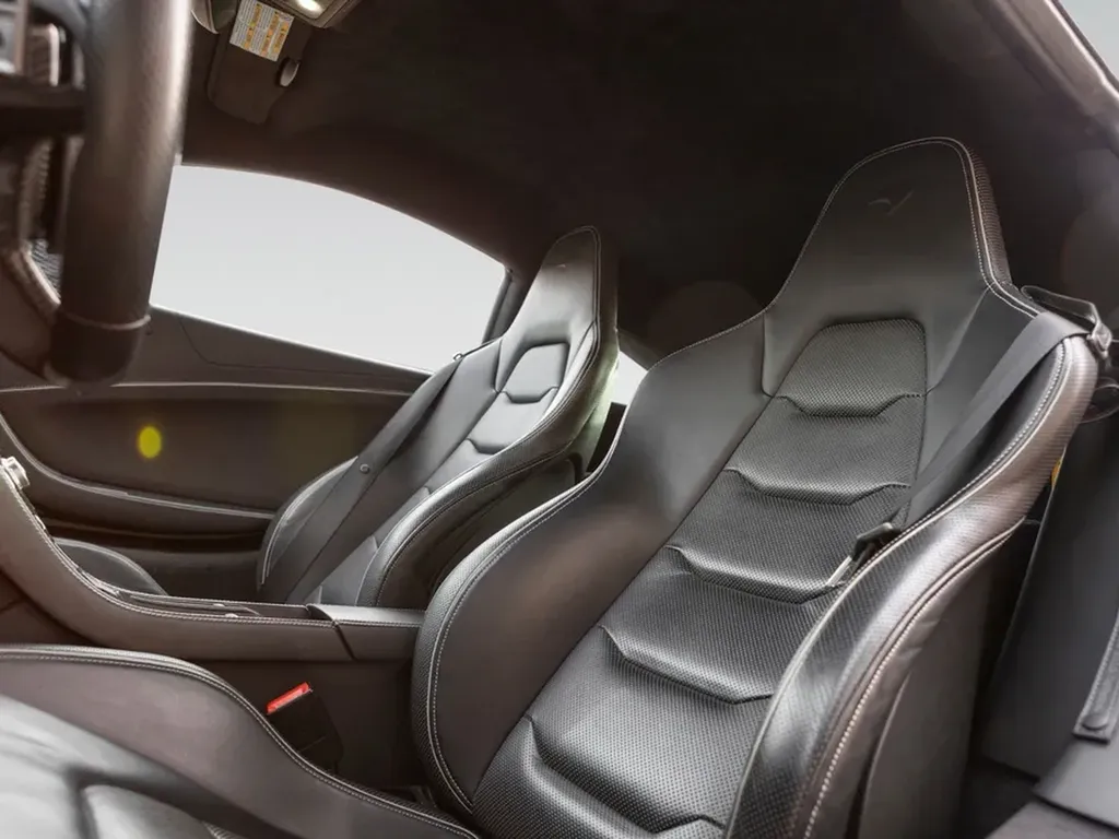 mclaren-650s-coupe-2015-sieges-sport-cuir