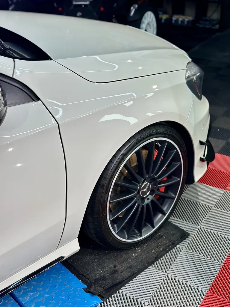 Detailing sur Lyon spécialiste du traitement céramique et de la protection carrosserie Mercedes A 45 AMG covering 