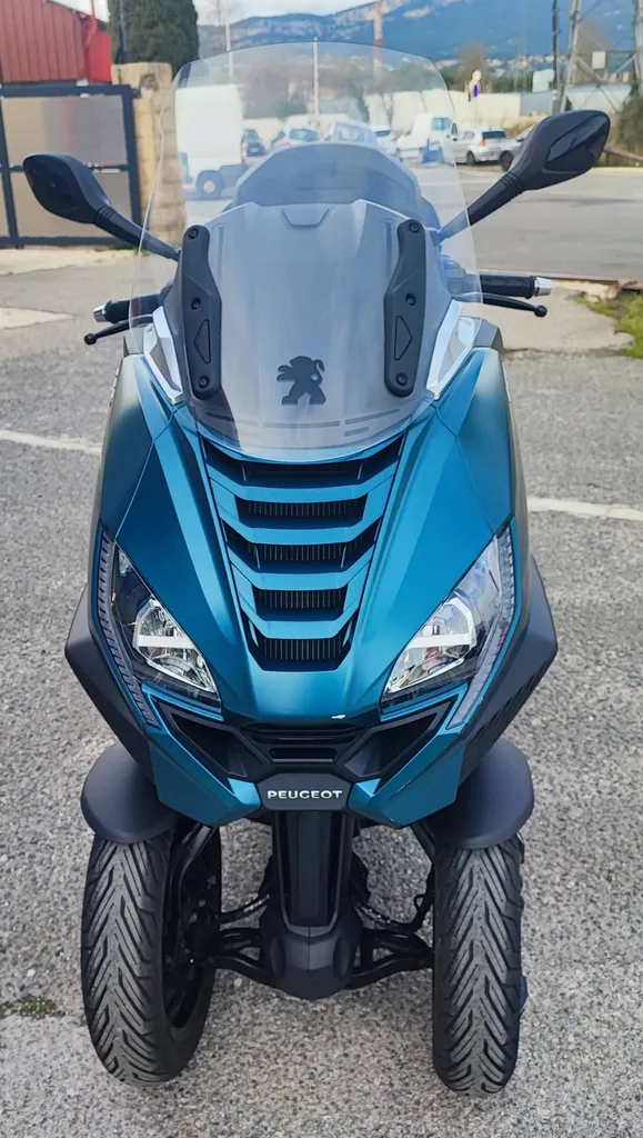 PEUGEOT METROPOLIS 400 SW DU 08/2023 AVEC 4200 KM.