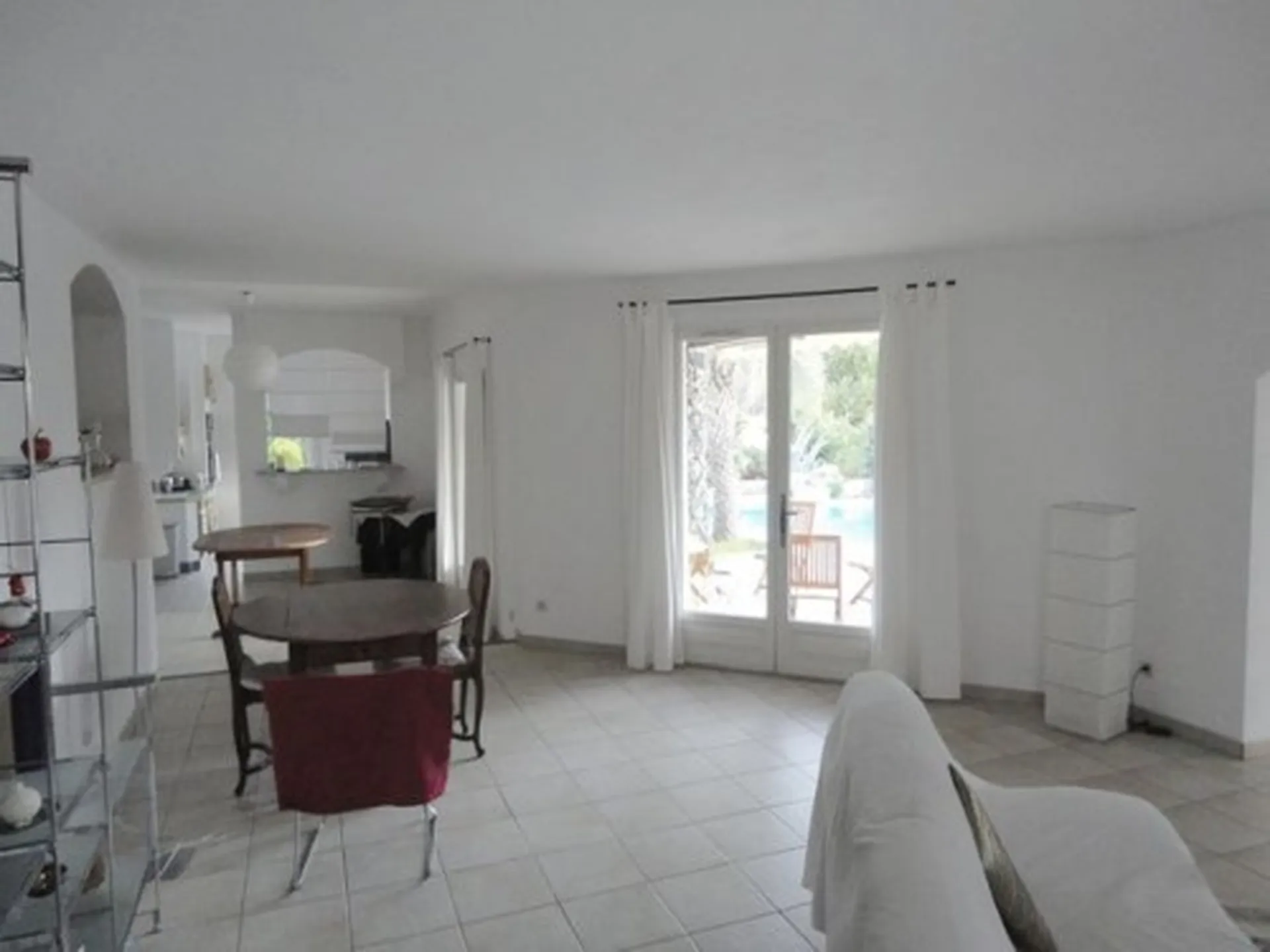 A la recherche d'une villa avec 2 logements 4/5 + T2 sur  Roquefort La Bédoule  contacter notre agence immobilière CASTELLAS la Bédoule au 04 42 73 22 50