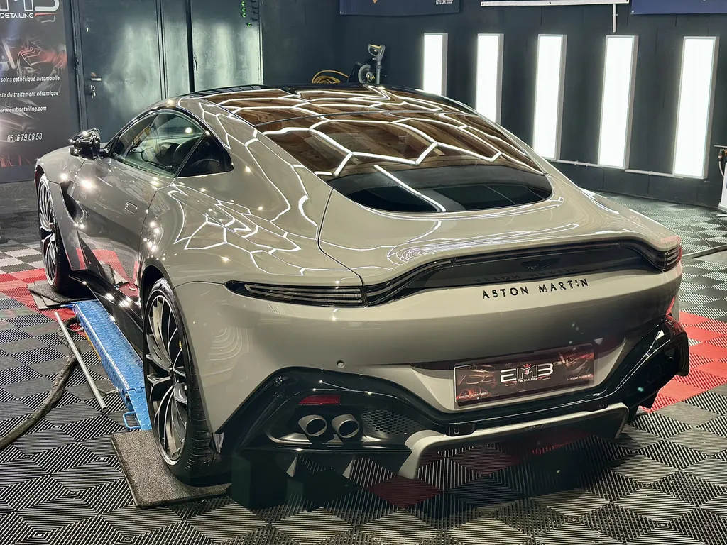 Protection Film PPF et traitement céramique carrosserie Aston Martin Vantage 