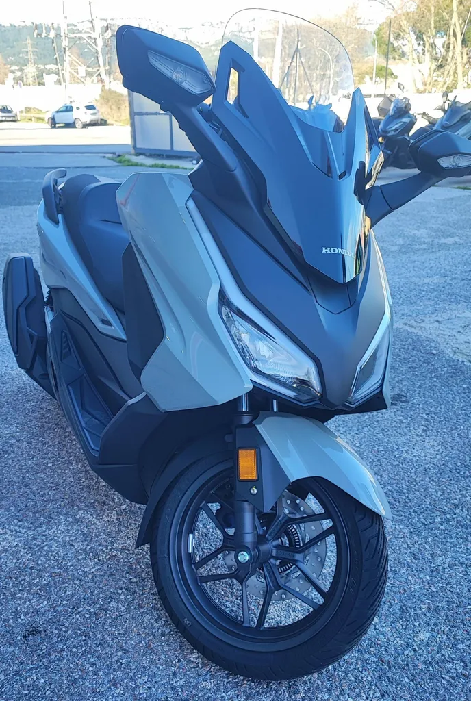 HONDA FORZA 350 DU 09/2025 AVEC 1 KM.