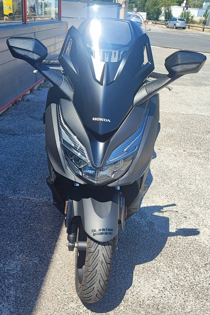HONDA FORZA 125 TOP BOX DU 04/2022 AVEC 29000 KM