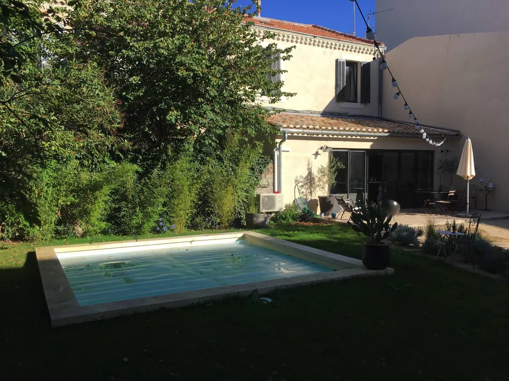 Réalisation d’une piscine sur mesure en béton près d’Aix en Provence