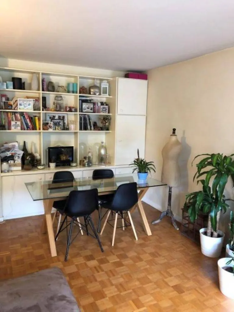 Situé au 03 rue Roulland Leroux à Rouen