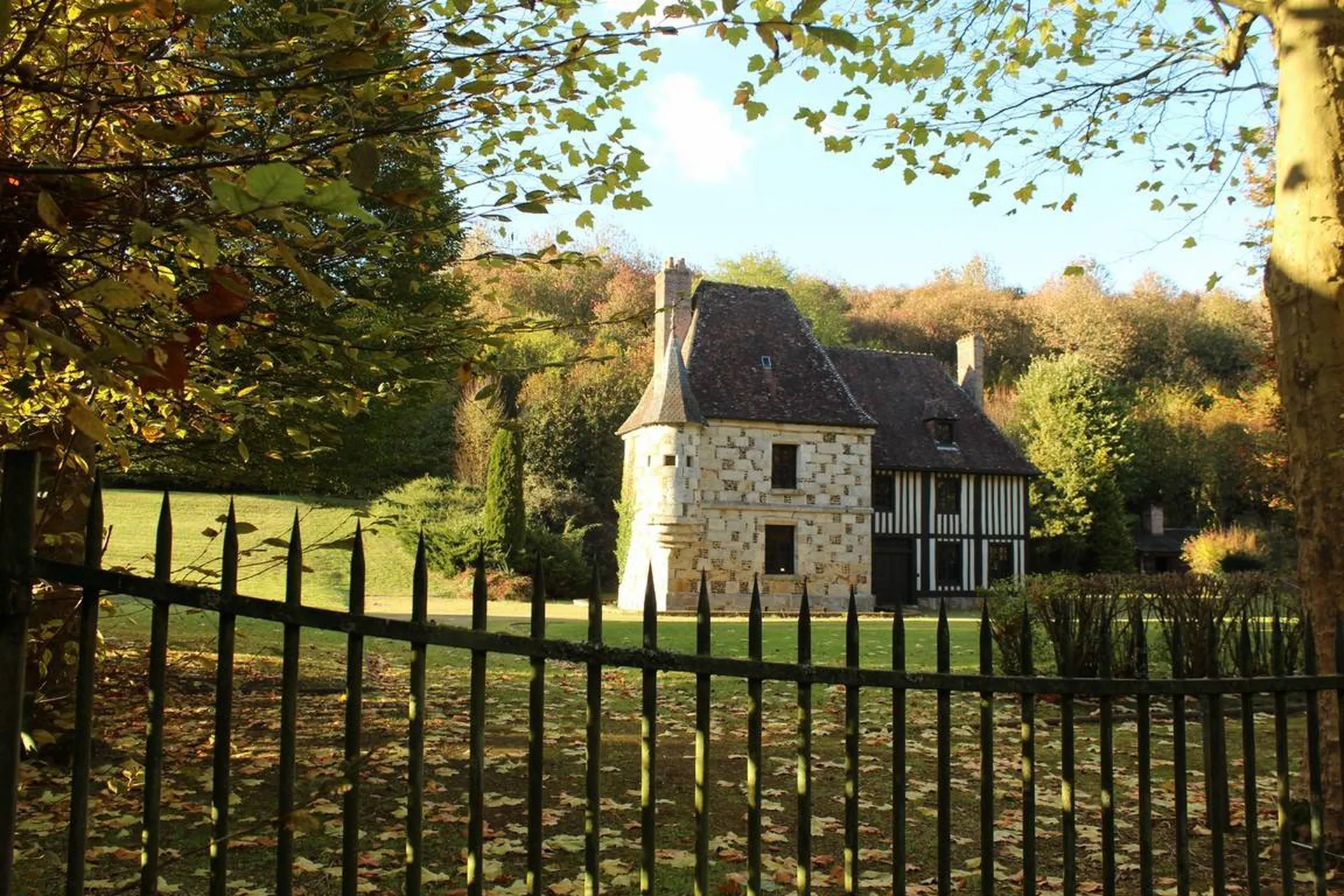 A visiter charmant manoir sur magnifique domaine comprenant 76 hectares de forêts à proximité du Pays d'Auge 14