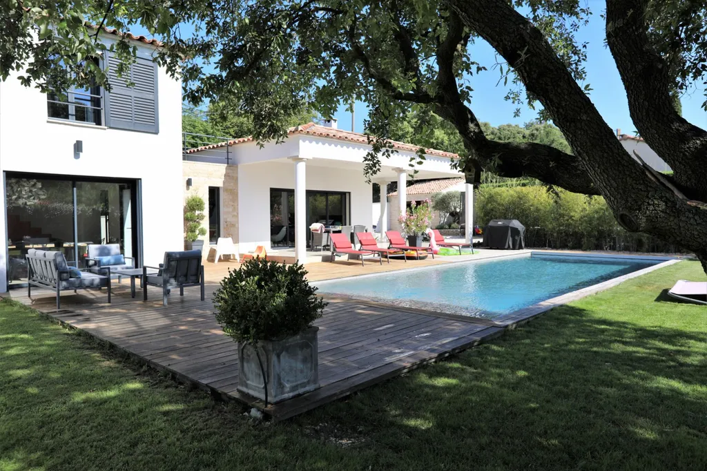 proche golf de Saumane, maison avec piscine sur terrain de 2000m²   