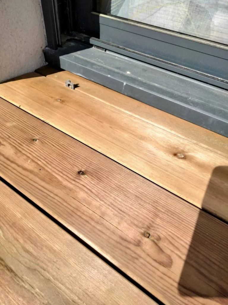Réalisation d'une terrasse bois sur plots béton au Pyla sur le Bassin d'Arcachon.