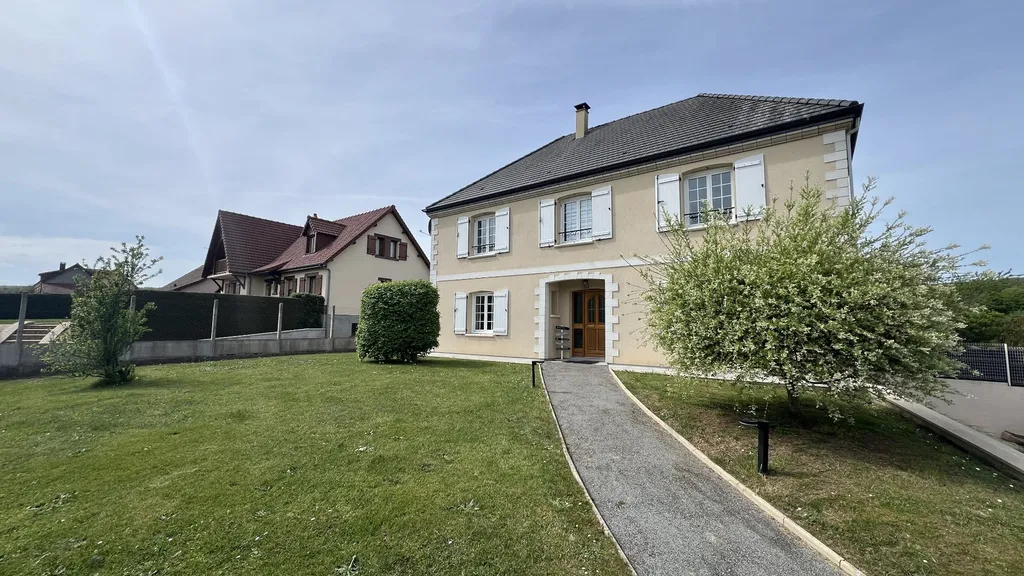 A vendre Maison familiale 2008 de 5 chambres avec garage double en sous-sol et jardin 900m², environnement calme proche Eu 76260 et littoral des Villes Sœurs
