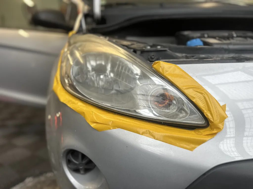 Rénovation de phares ternis ou jaunis avec traitement durable par polymérisation à Marseille 13013, 13016, Allauch, Vitrolles et environs