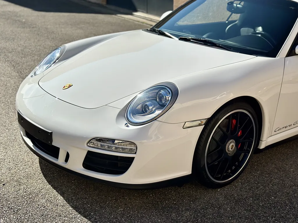 comment protéger sa voiture avec un traitement céramique sur Porsche 911 proche de lyon 
