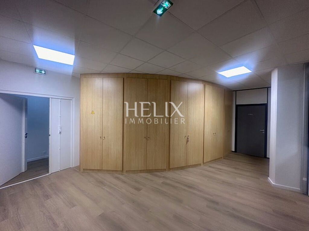 Location d'un bureau à Saint Germain en Laye dans un immeuble entiérement rénové