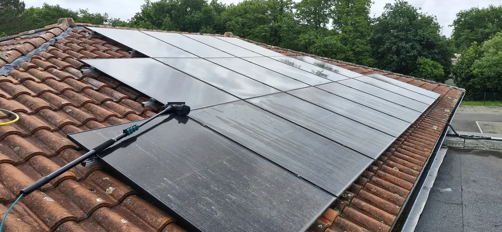 Optimisez votre rendement : L’heure du nettoyage solaire a sonné ! Nettoyage Panneaux Solaires Landes & Gironde | Entretien Photovoltaïque