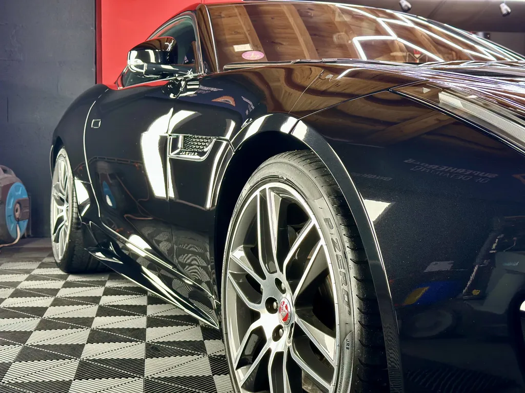 specialiste du traitement céramique sur Lyon detailing jaguar F-Type