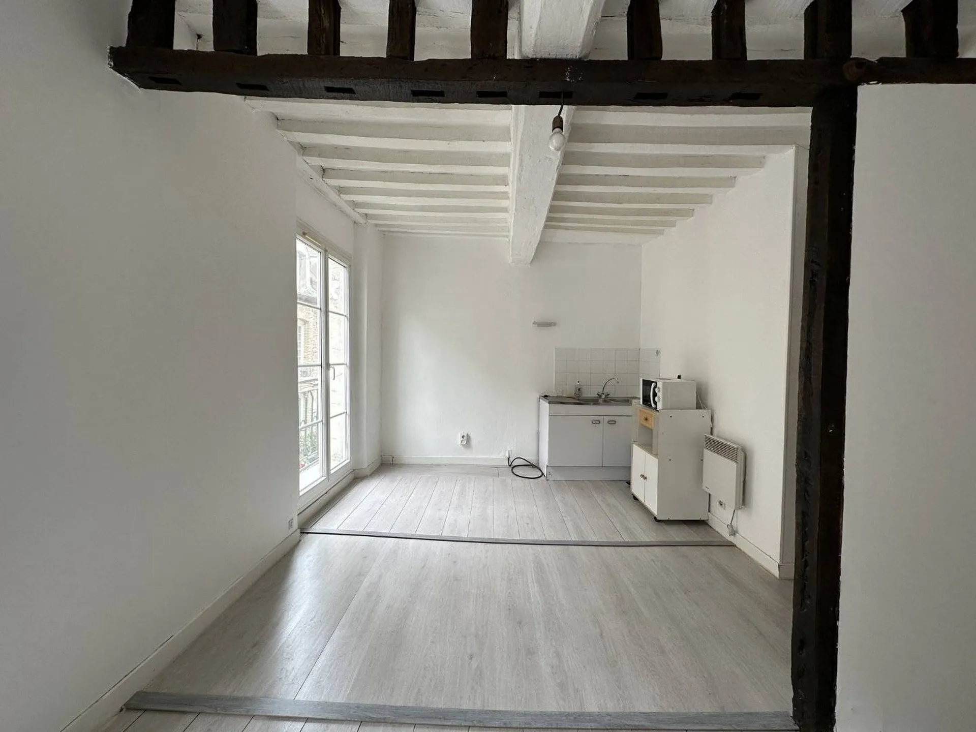 Vends en hyper-centre, studio d'une superficie de 29.11m² proche de la plage et du port de Dieppe.