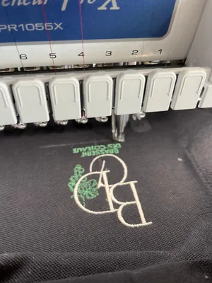 broder le logo de son entreprise sur ses vêtements de travail à Bordeaux 