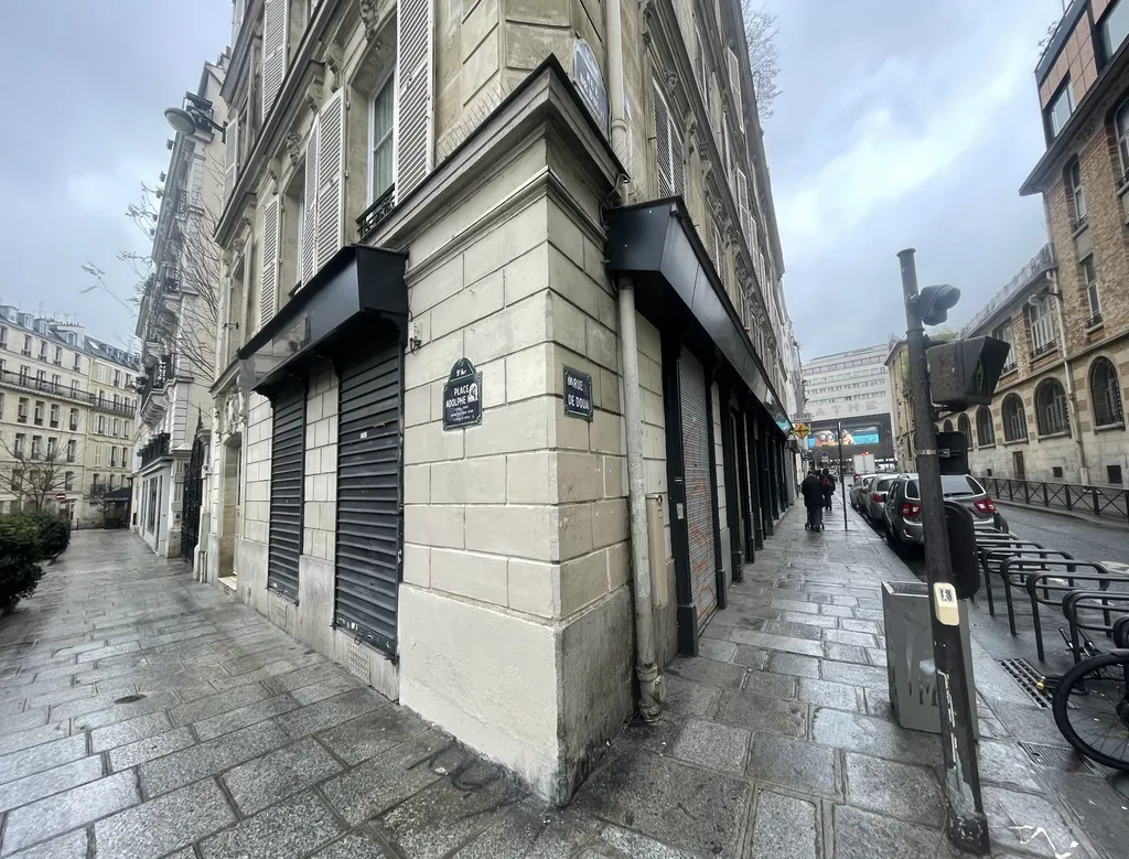 Location - Boutique 120 m², Place de Clichy, Rue de Douai 75009 PARIS