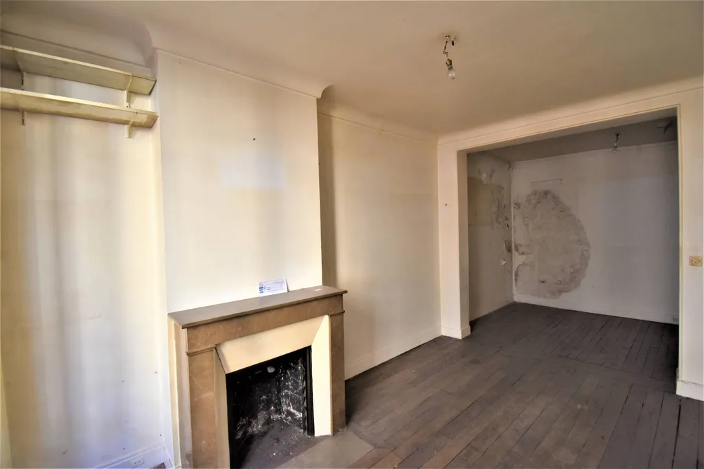 75017 Paris Studio 27.66m² à rénover