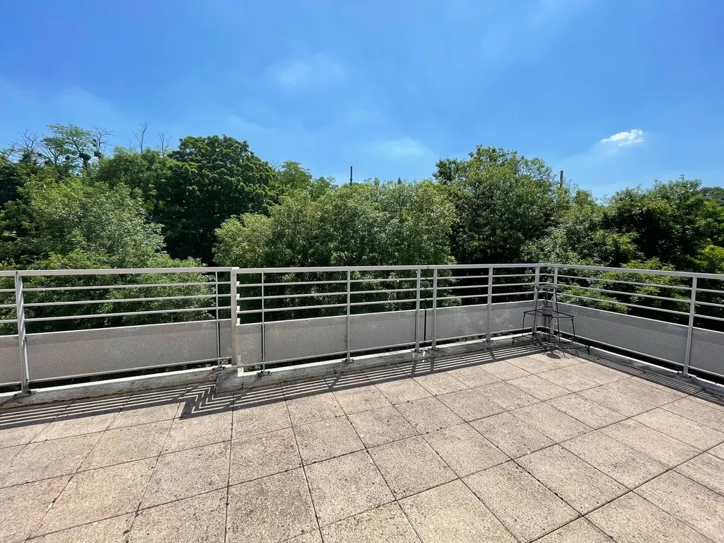 A vendre 2 pièces dernier étage terrasse à Meudon 92190