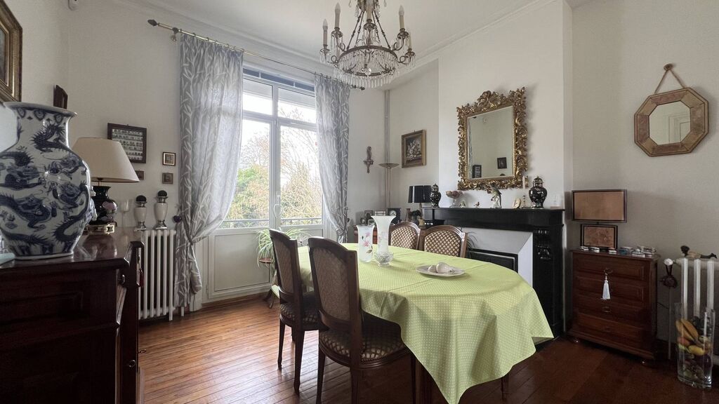 ÉLEGANTE DEMEURE BOURGEOISE EN COEUR DE VILLE DE EU