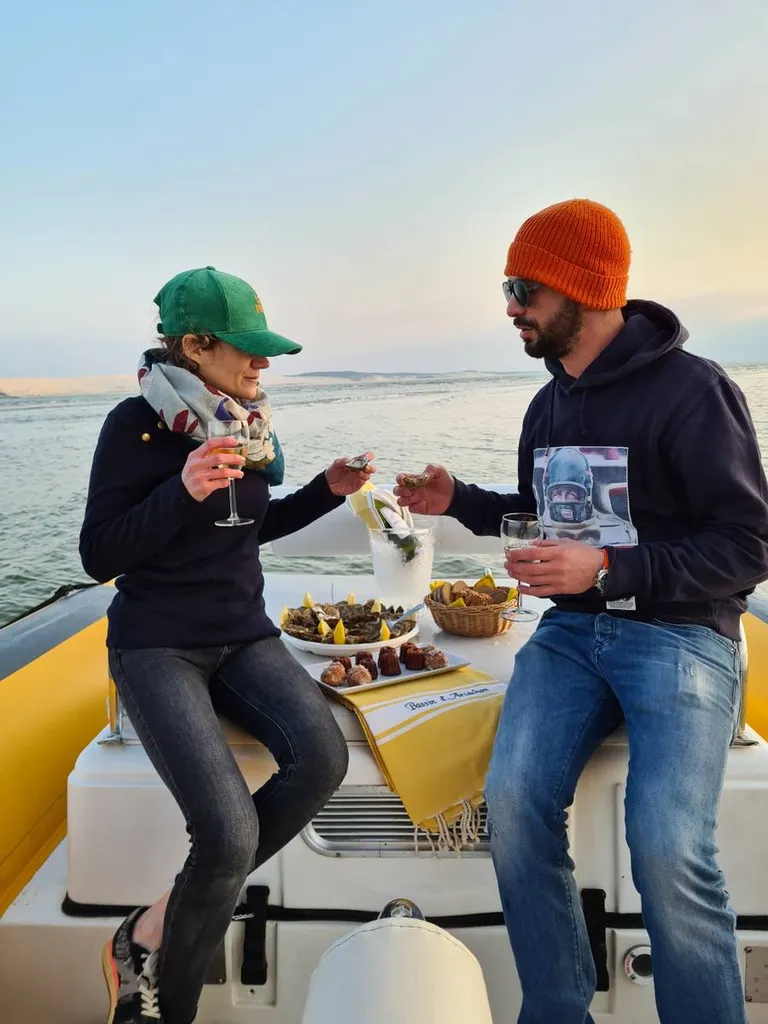 Balade en amoureux avec dégustations d'huitres sur un bateau 