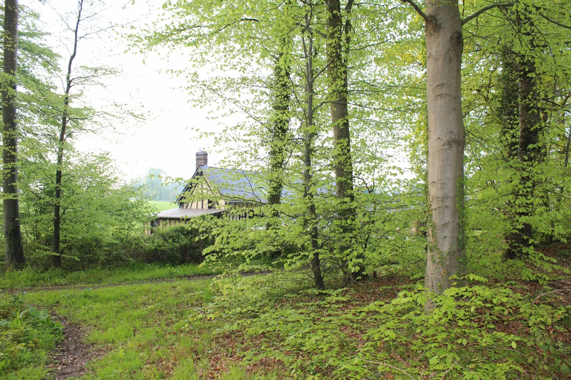 VENDU Longère Normande à l'orée de la forêt à 30 mn de la Mer et de Dieppe, en Normandie, proche d'un bourg tous commerces