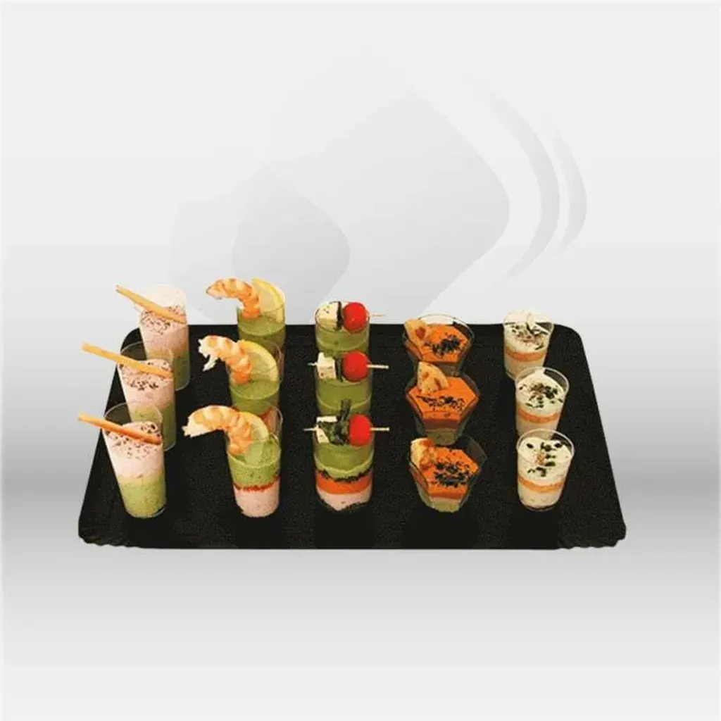 Plateaux traiteur professionnels CPI Hygiène pour présentation et transport des préparations culinaires, idéals pour buffets, réceptions, événements et restauration collective, assurant stabilité et présentation soignée des aliments – disponibles à Mont-d