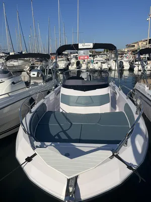 Vente d'un Ranieri Voyager 23 S d'occasion équipé d'un moteur Honda 225 CV : bateau coque open disponible à la vente à La Londe les Maures dans le Var