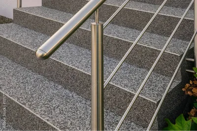 Pose garde-corps escaliers en aluminium Nice (06)