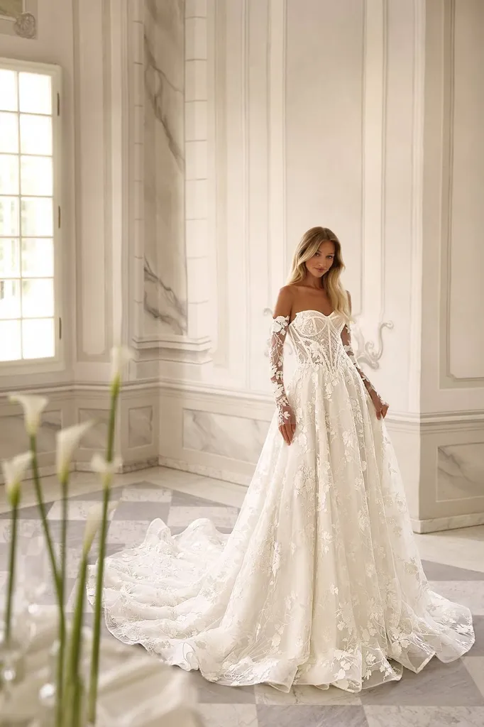 Robe de mariée princesse bustier en dentelle à Marseille près d'Aubagne