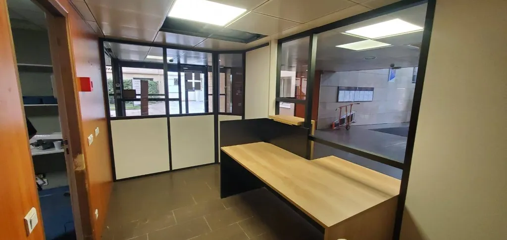 Comptoir d'accueil et réception visiteurs à Alès