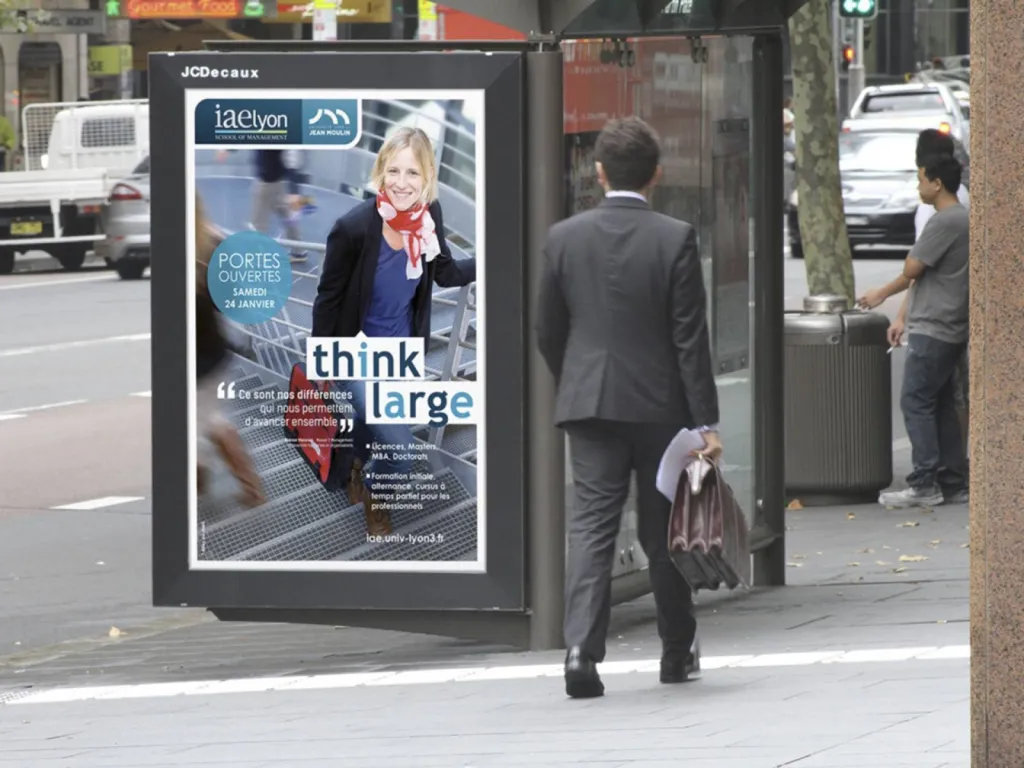 Campagne d’affichage Abribus _  Iaelyon 