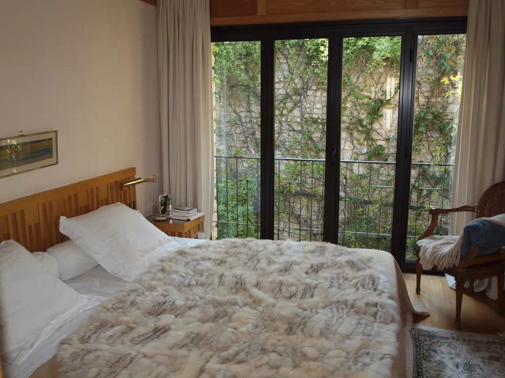 En Comtat Venaissin, à vendre, maison d'architecte avec dépendances  