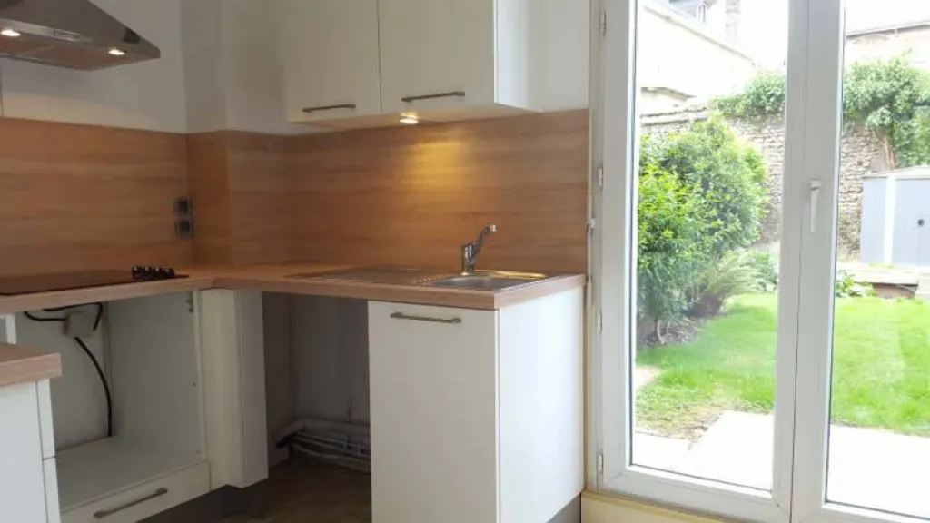 Situé au 52 rampe Saint Hilaire à Rouen