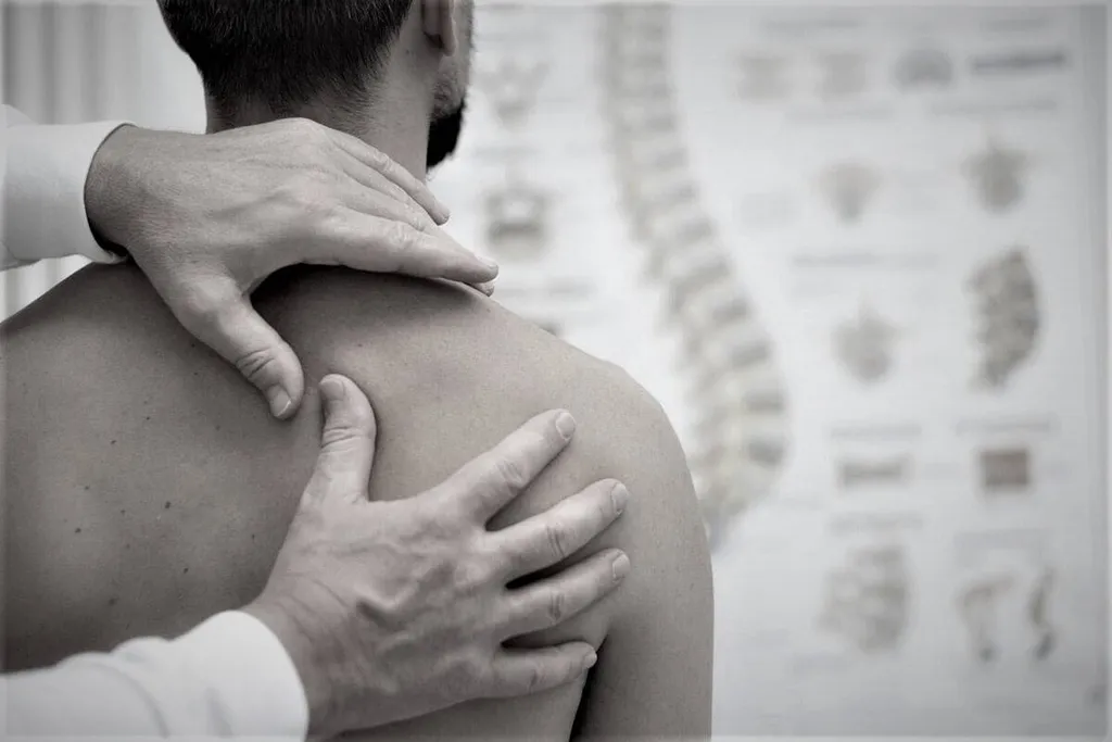 Mal de dos omoplate ostéopathe Lyon