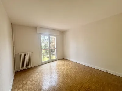En Exclusivité appartement familial de 105M² proche  des écoles avec ascenseur, parking, balcon et gardien à 15 minutes du RER A de Saint Germain en Laye