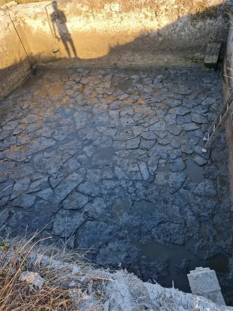 Nettoyage haute pression du dallage d'un bassin dans le Vaucluse