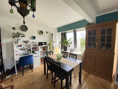 Le Pecq à vendre un appartement de 5 pièces en étage élévé avec ascenseur, situé dans une résidence avec un couple de gardien