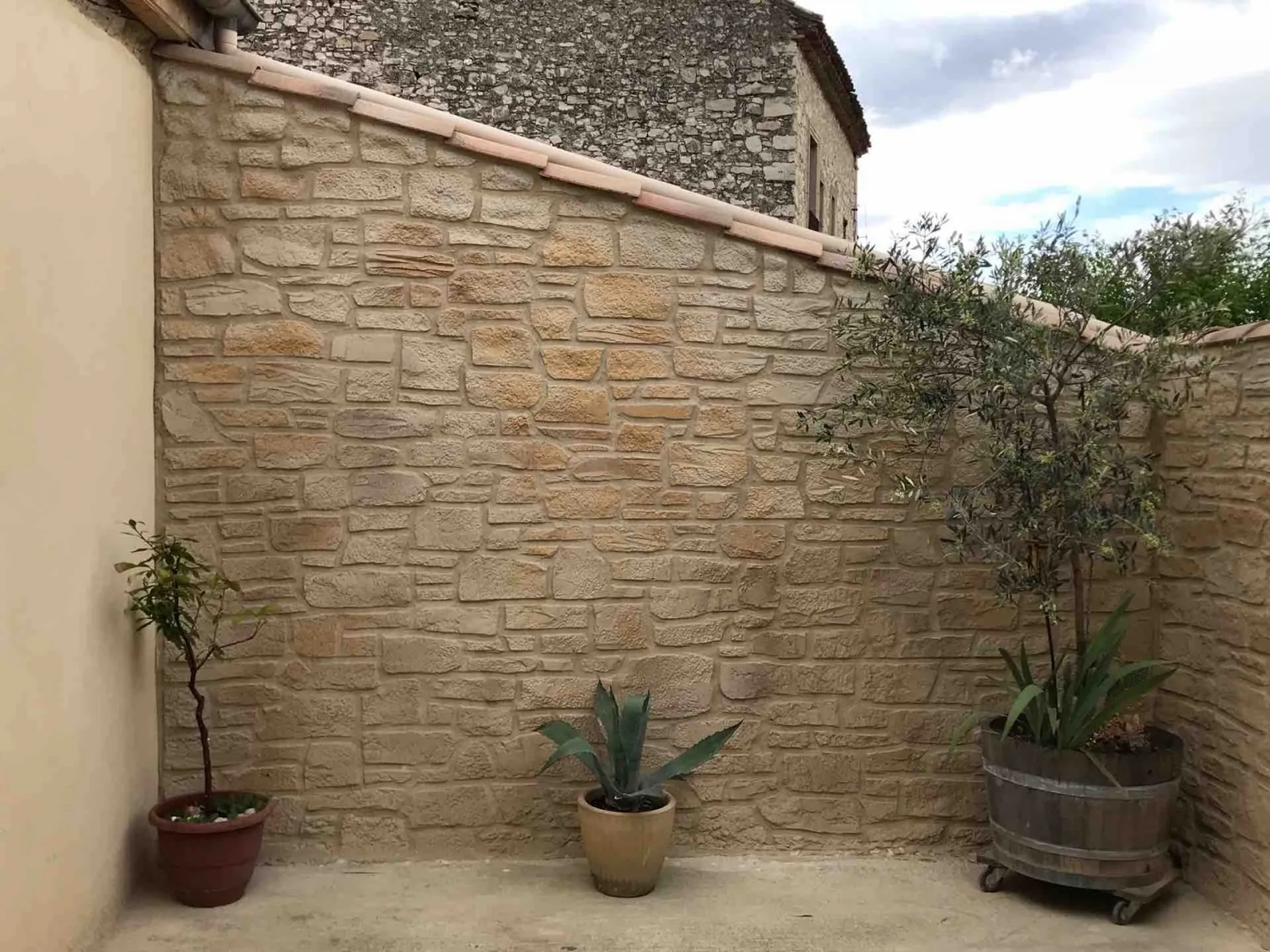 Rénovation  en pierre taillée à Causses et Veyran  proche de Béziers 