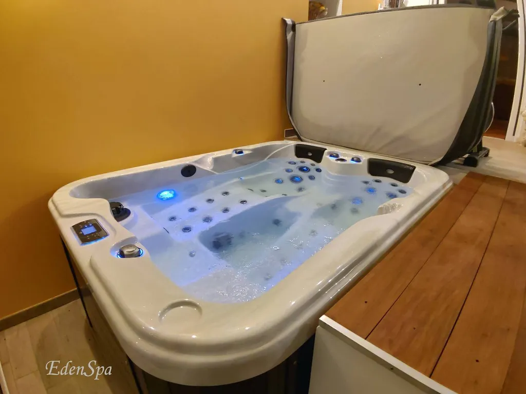 spa 2 places intérieur bras