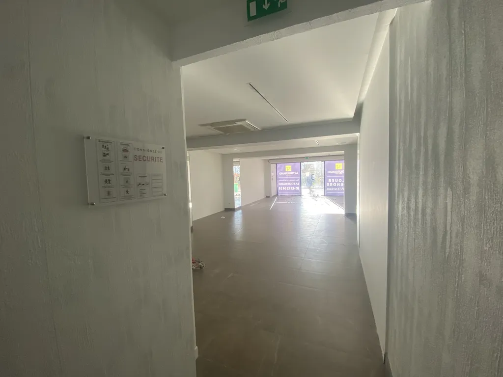 Vente - Boutique 220 m², Nation, Cours de Vincennes 75020 PARIS