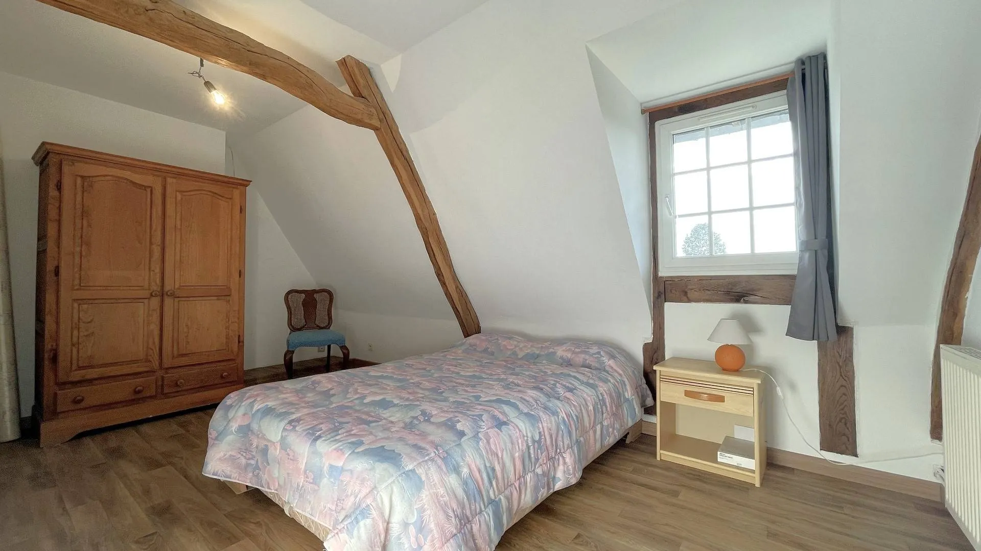 Maison avec buanderie et chaufferie à vendre : La maison est dotée d’une buanderie/chaufferie pratique pour un quotidien fonctionnel.