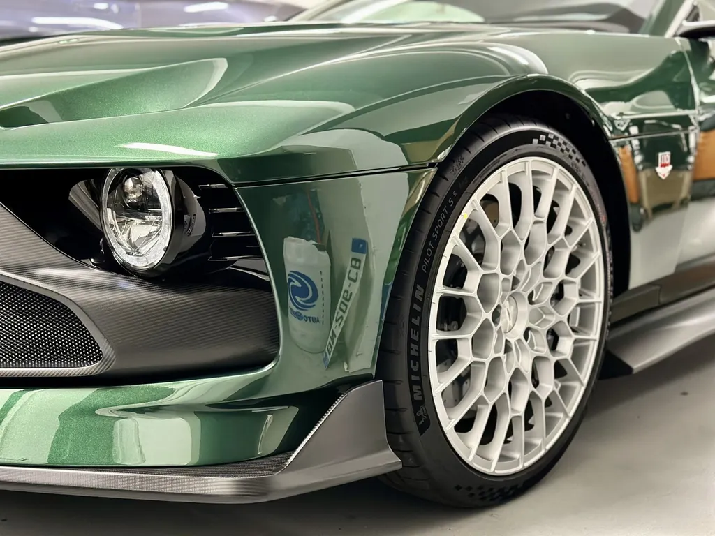 Traitement céramique Lyon protection carosserie Aston Martin Valour 