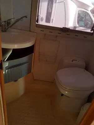 CAMPING CAR CHAUSSON WELCOME 28 CAPUCINE TOILETTE SEPARE A GRANS 13450