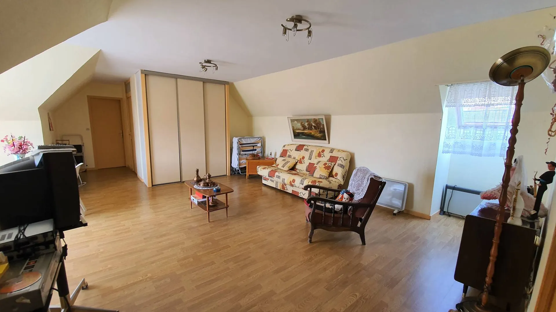 A vendre spacieuse Villa à rafraîchir de 185 m² habitables, 3/4 chambres, à proximité immédiate de la mer, 76910 Criel sur Mer, en Seine-Maritime (76)