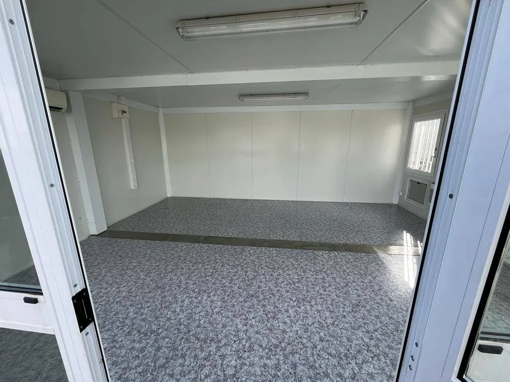 Location structure modulaire  pour un showroom Temporaire pour Cuisinella à Arles